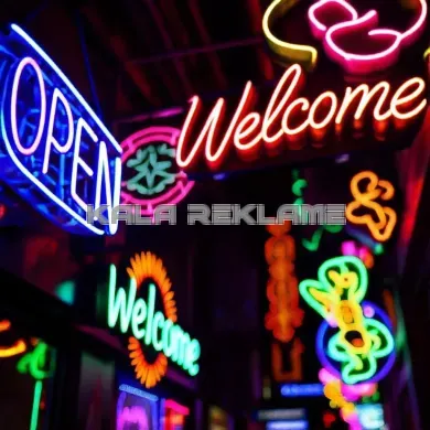 Keistimewaan Neon Signs Di Sudut Kota Jogja